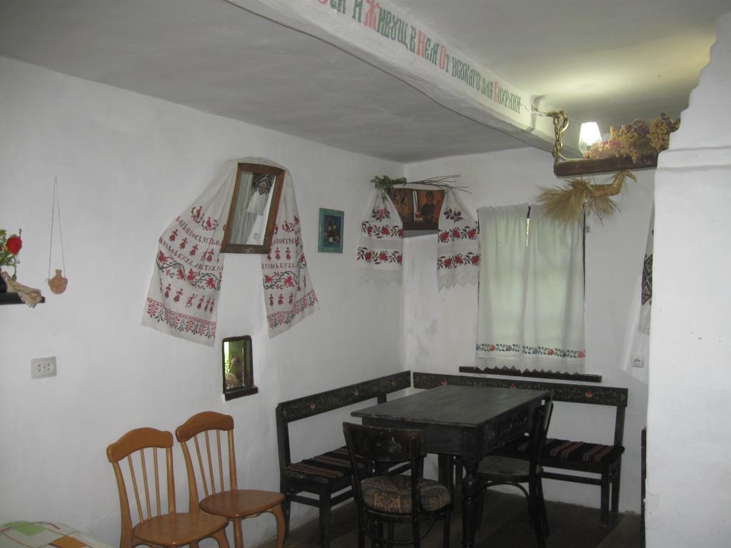 Koryakivskyi Rai Guest House Dmitrenki ภายนอก รูปภาพ